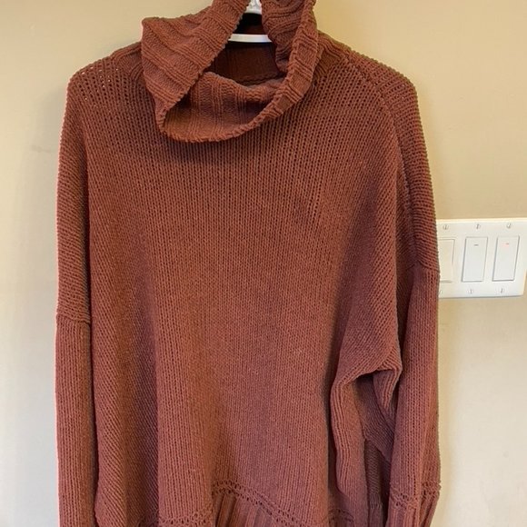 Hardly worn Aerie Turtleneck - Picture 1 of 1